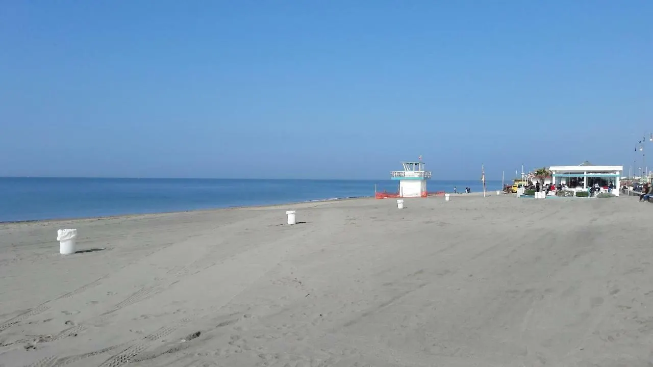 The Red Box Roma On The Beach Villa Rome